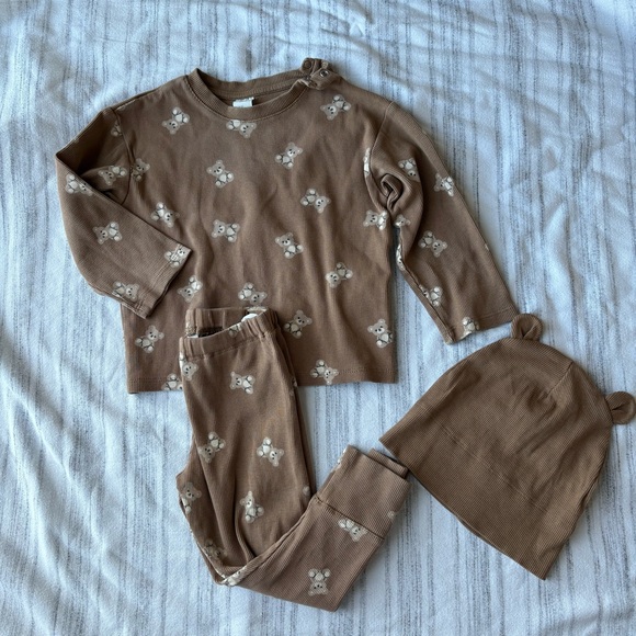 H&M Other - H&M 3 Piece Set Long Sleeve Teddy Bear Shirt Matching Ribbed Pants & Hat Size 2T